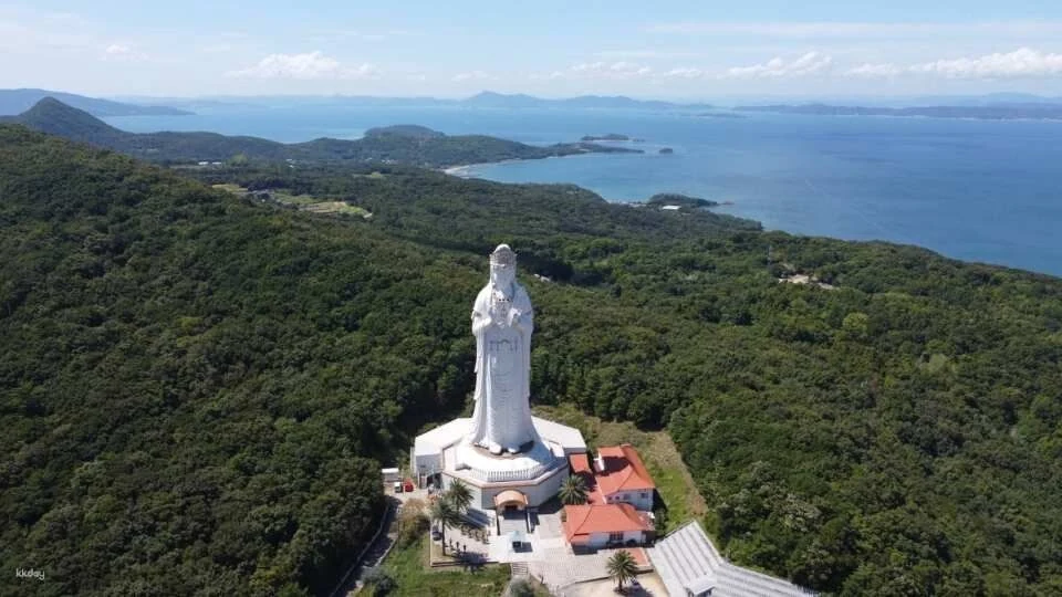 쇼도시마 클래식 일일 투어 요약 투어 중 전문 가이드의 인솔 모습